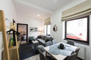 Charming Old Town Flat with Mountain View Braşov
